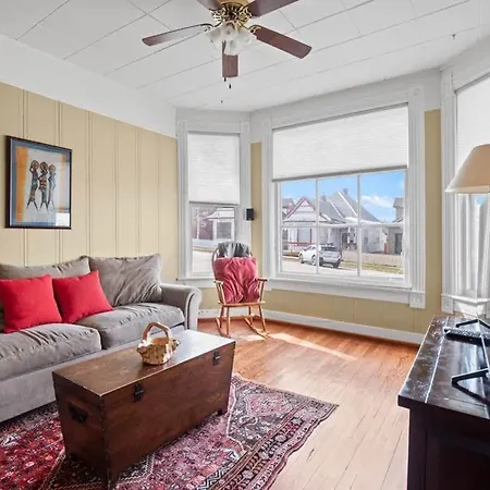 The Zinnia Victorian Charm With Mountain Views